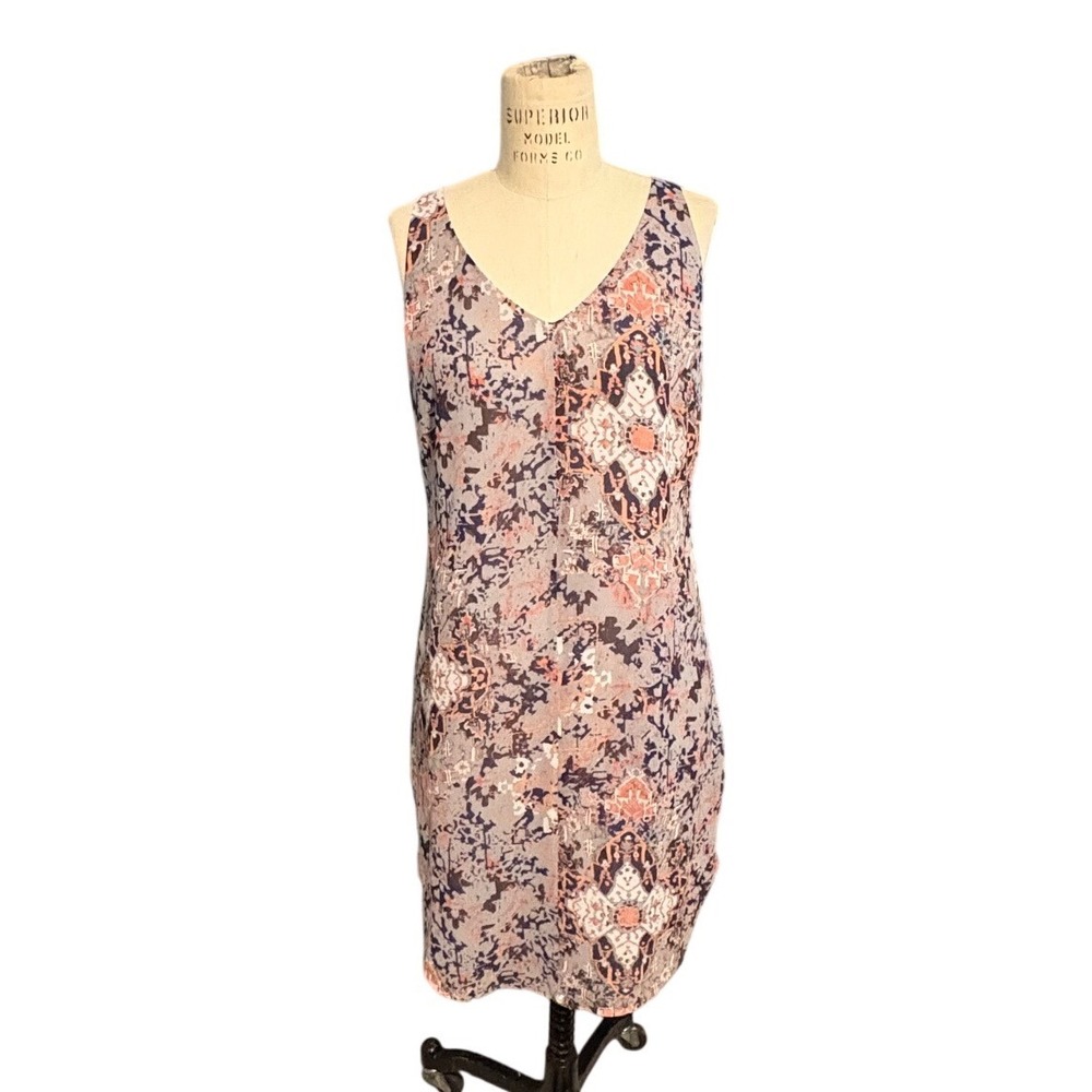Cabi Gray Coral Medallion Print V-Neck Shift Dress XS 5049‎ Sleeveless Lined